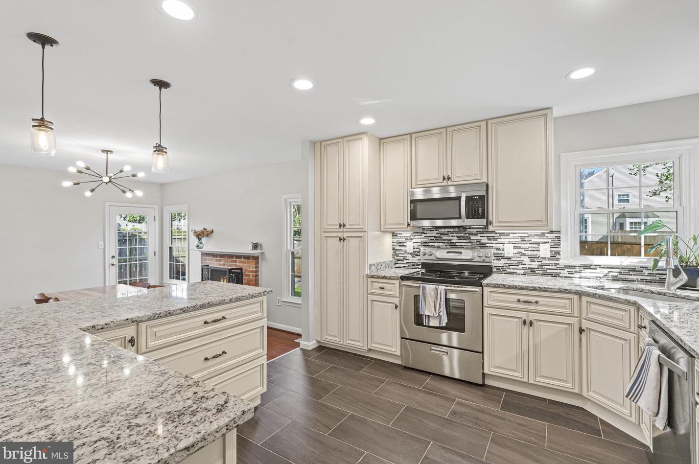21034 Lowell Ct, Dulles VA  20164-2437 exterior