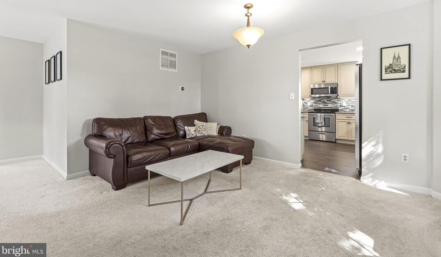 21034 Lowell Ct, Dulles VA  20164-2437 exterior