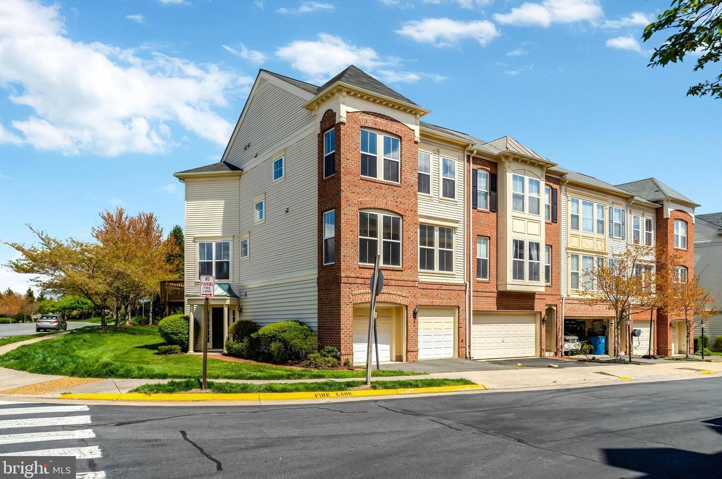 42464 Regal Wood Dr, Ashburn, VA 20148