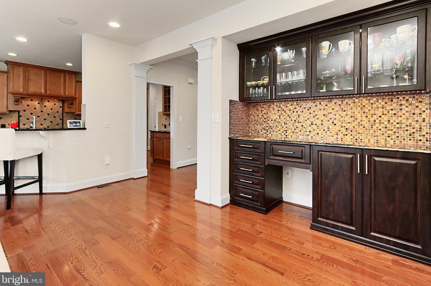 42525 Pine Forest Dr, Fairfax VA  20152-6095 exterior