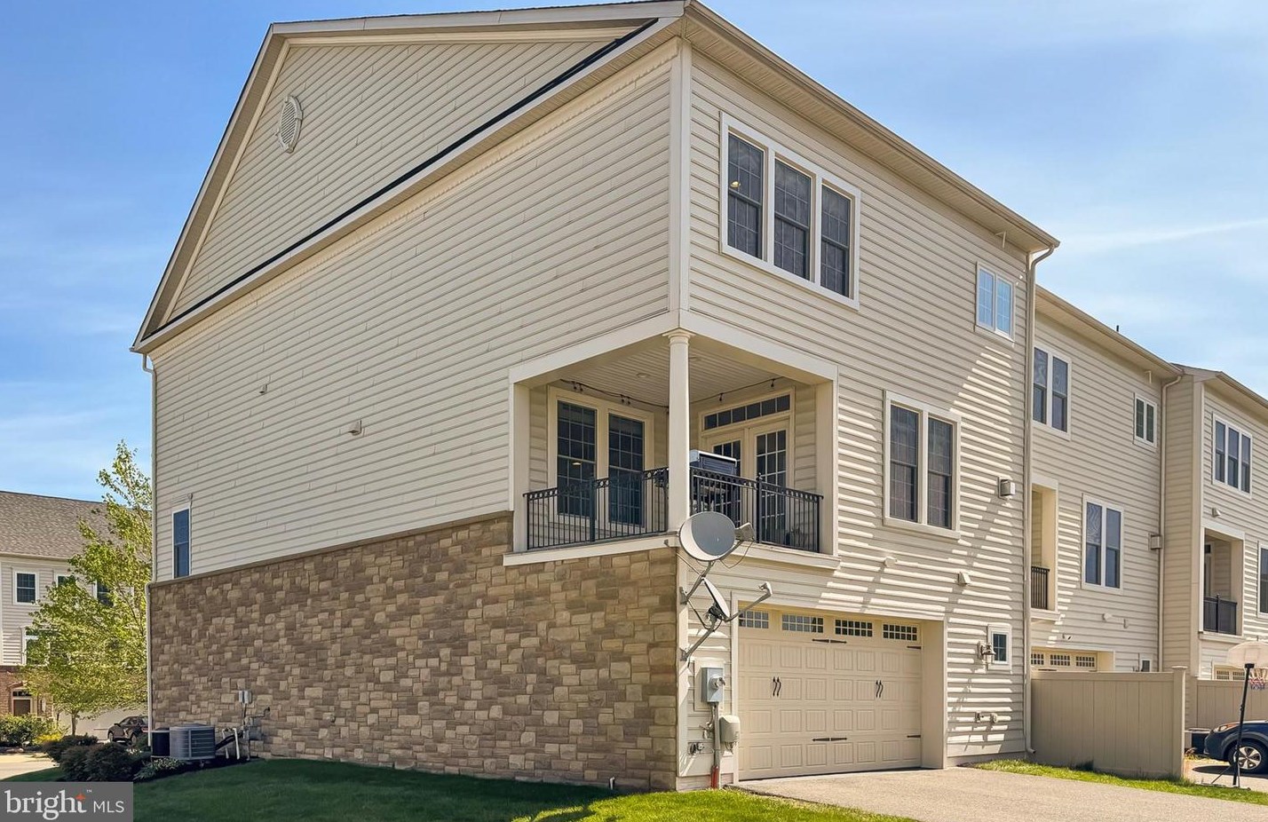 42525 Pine Forest Dr, Fairfax VA  20152-6095 exterior