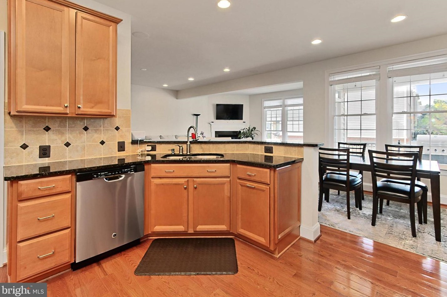 42525 Pine Forest Dr, Fairfax VA  20152-6095 exterior