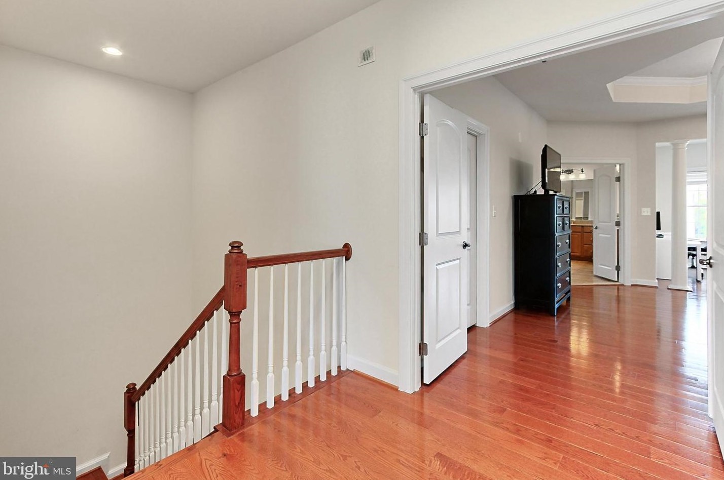 42525 Pine Forest Dr, Fairfax VA  20152-6095 exterior