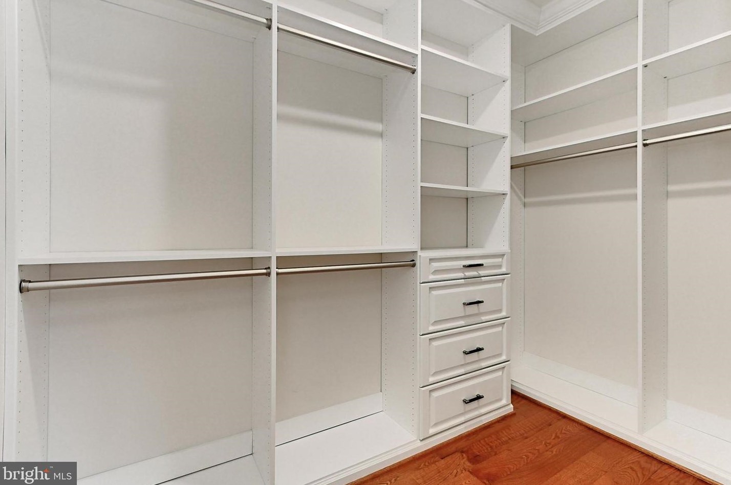 42525 Pine Forest Dr, Fairfax VA  20152-6095 exterior