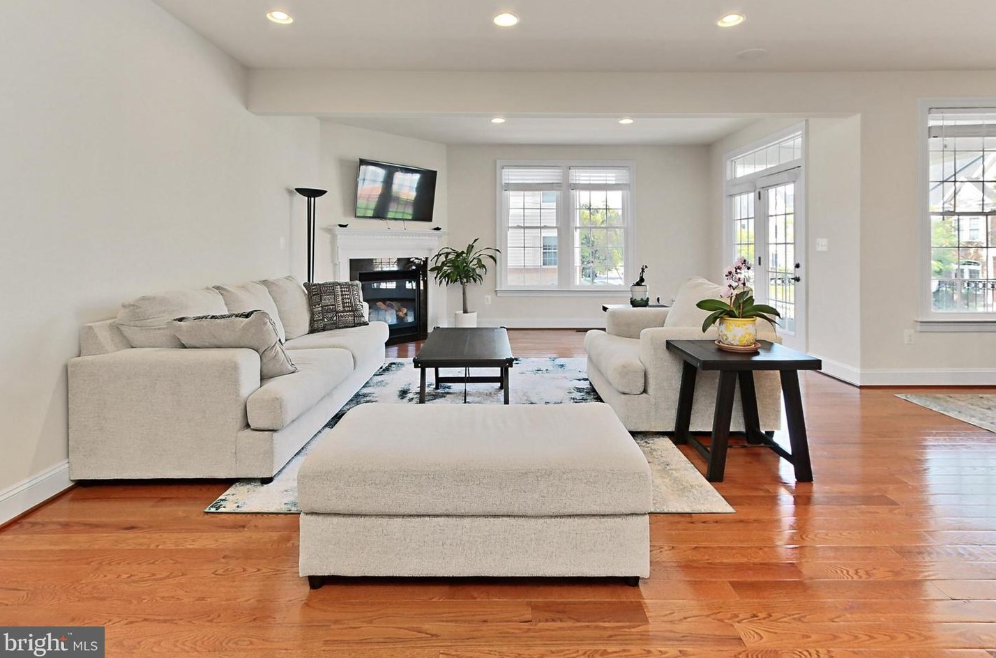 42525 Pine Forest Dr, Fairfax VA  20152-6095 exterior