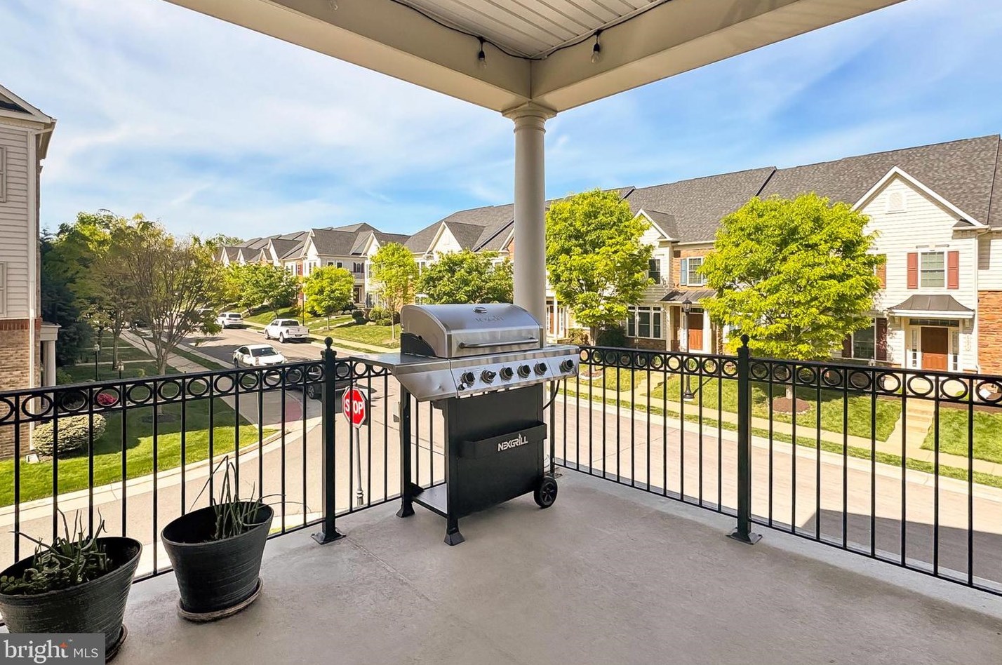 42525 Pine Forest Dr, Fairfax VA  20152-6095 exterior