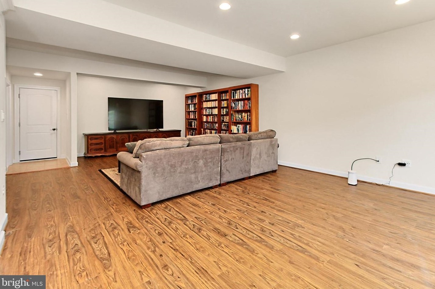 42525 Pine Forest Dr, Fairfax VA  20152-6095 exterior