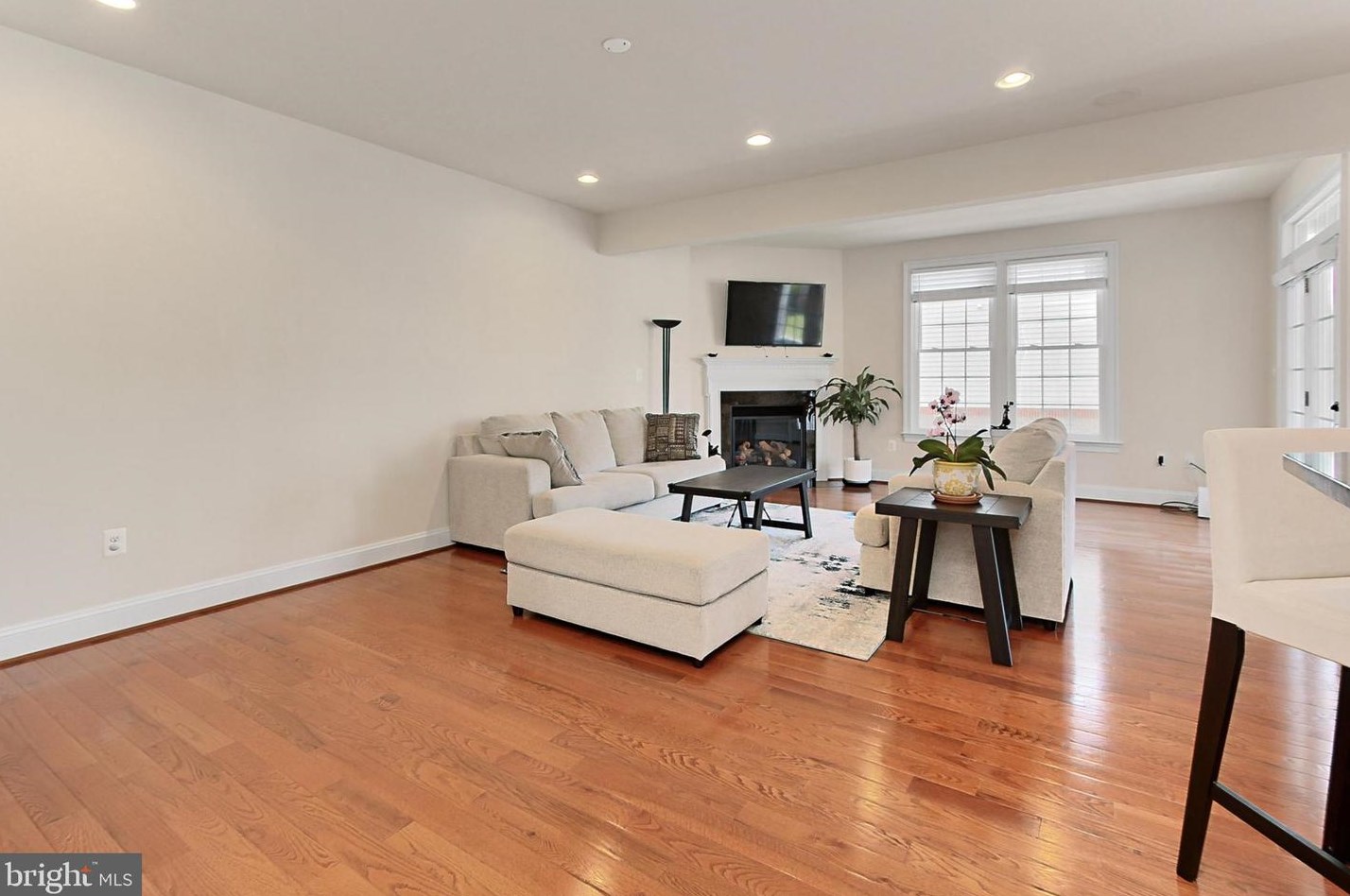 42525 Pine Forest Dr, Fairfax VA  20152-6095 exterior