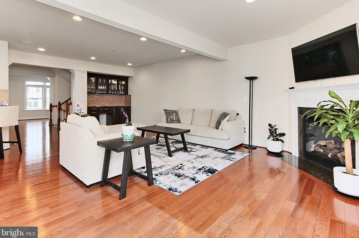 42525 Pine Forest Dr, Fairfax VA  20152-6095 exterior