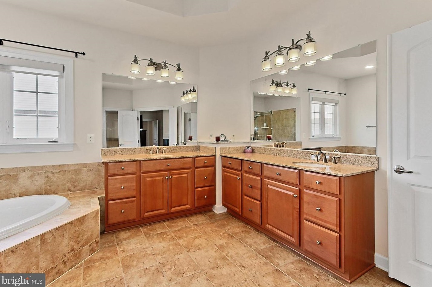 42525 Pine Forest Dr, Fairfax VA  20152-6095 exterior