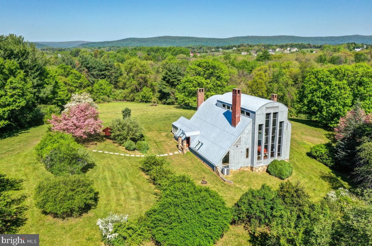 38822 Old Wheatland Rd, Waterford, VA 20197