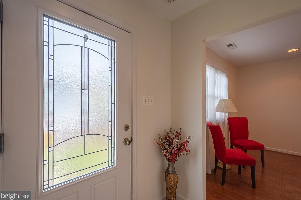 154 Meadows Ln Ne, Leesburg, VA 20176