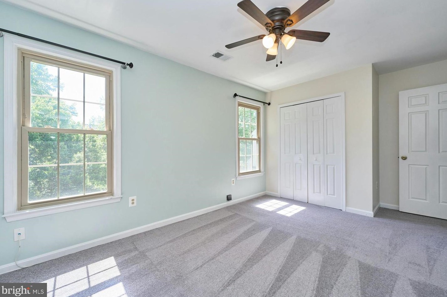 21050 Emerson Ct, Dulles VA  20164-2435 exterior