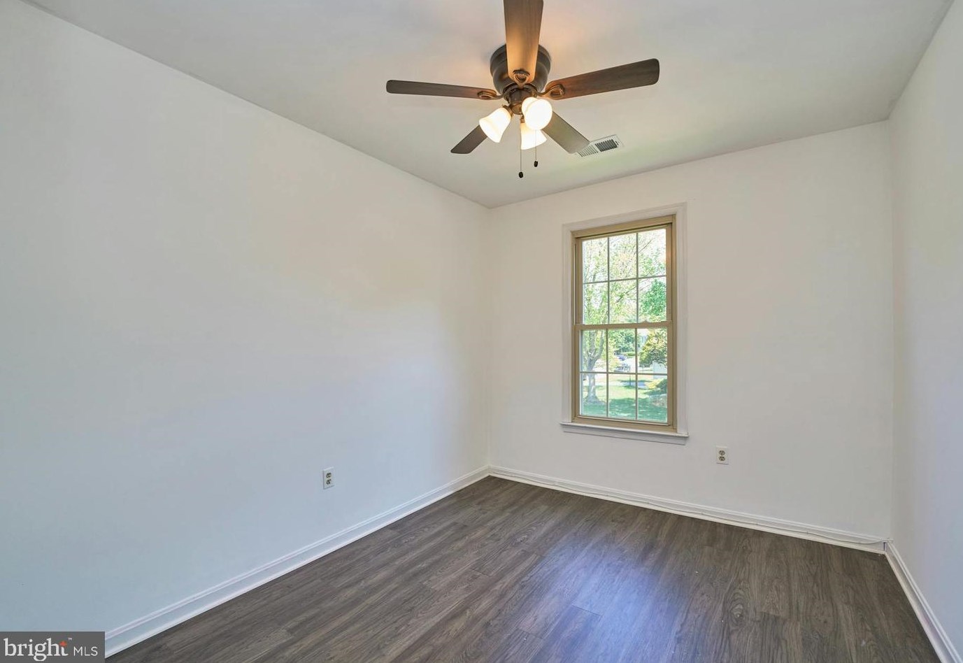 21050 Emerson Ct, Dulles VA  20164-2435 exterior