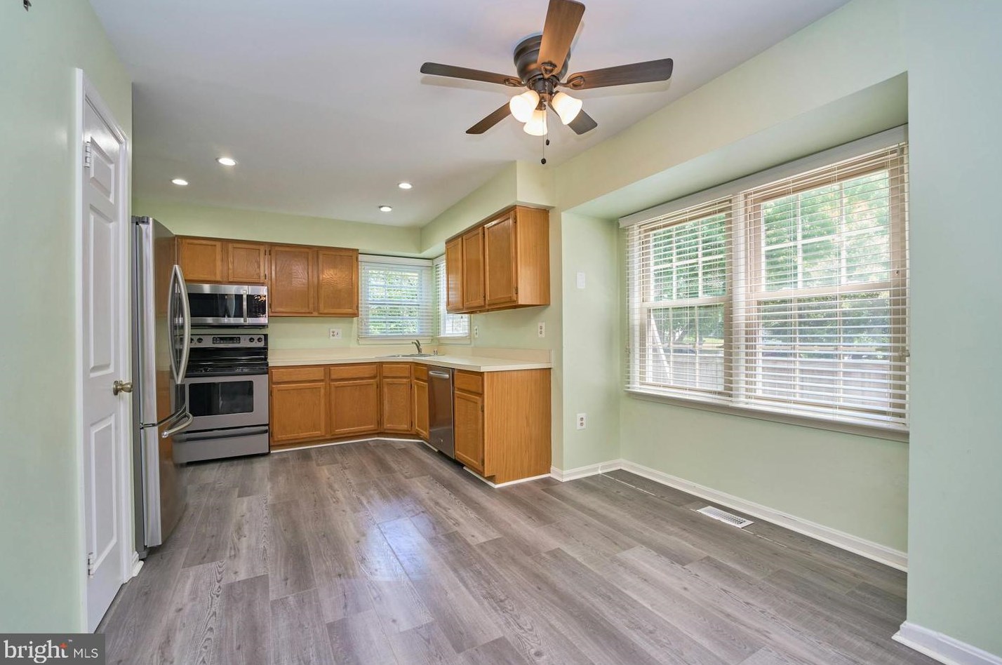 21050 Emerson Ct, Dulles VA  20164-2435 exterior