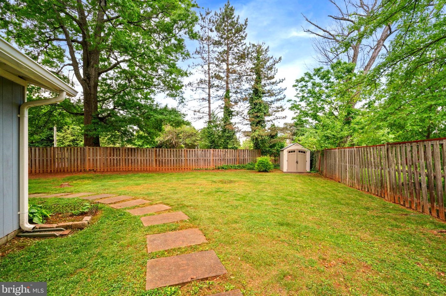 18 Thrush Rd, Dulles VA  20164-1614 exterior