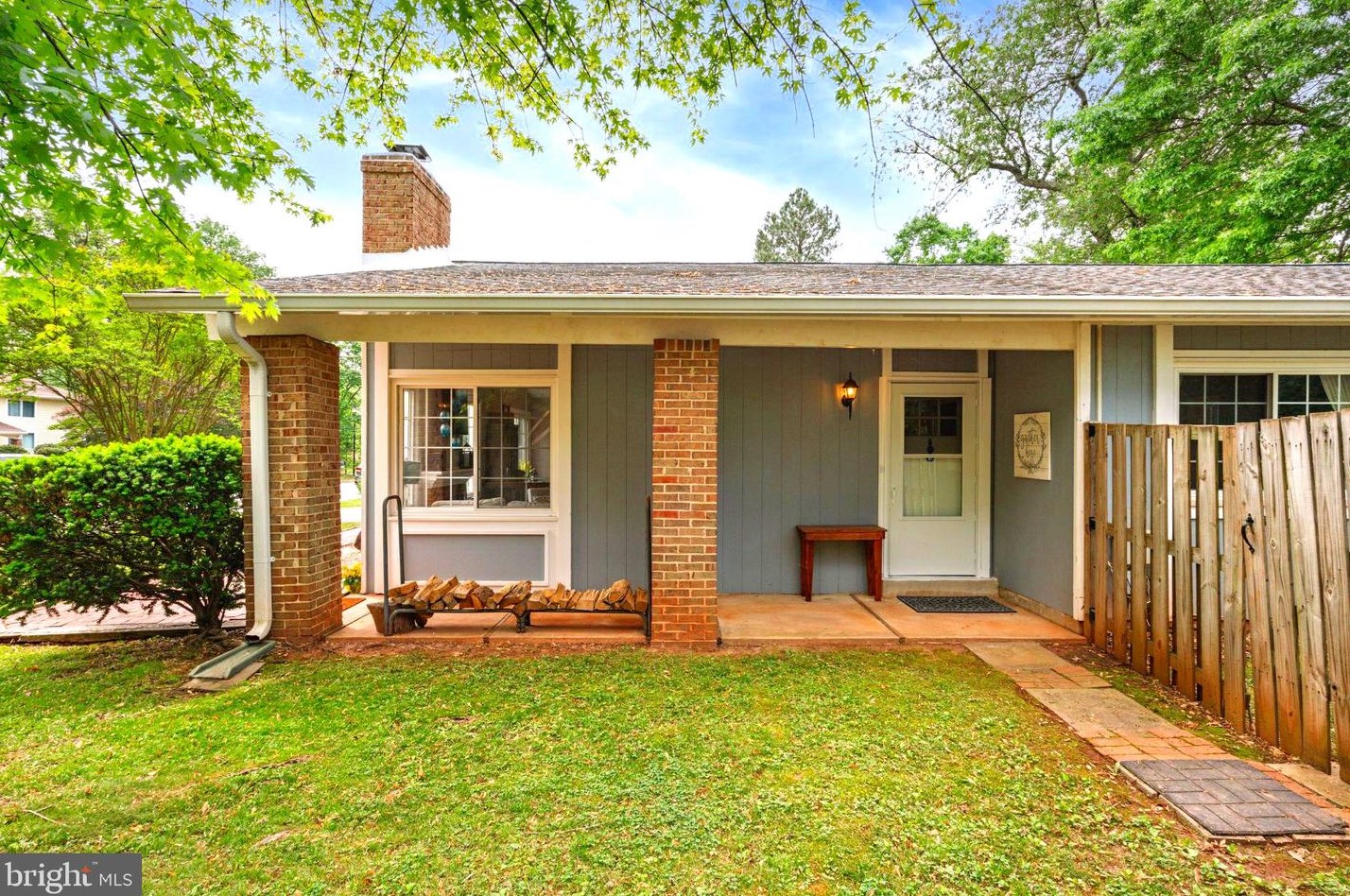 18 Thrush Rd, Dulles VA  20164-1614 exterior