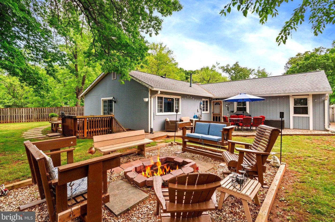 18 Thrush Rd, Dulles VA  20164-1614 exterior
