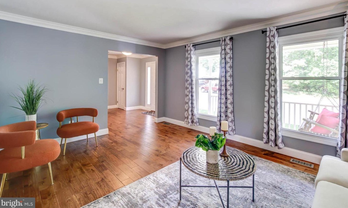 411 Tamarack Ln, Dulles VA  20164-2856 exterior