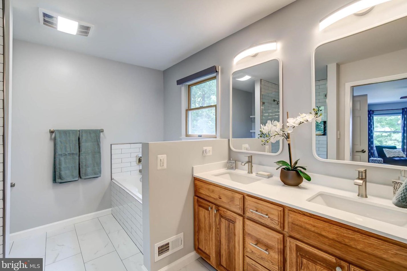 411 Tamarack Ln, Dulles VA  20164-2856 exterior