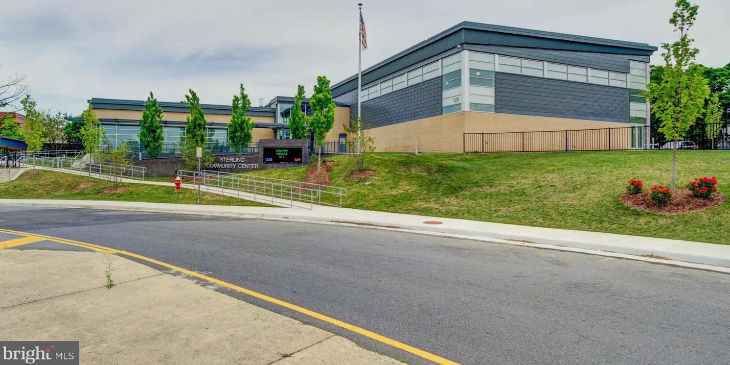 411 Tamarack Ln, Dulles VA  20164-2856 exterior