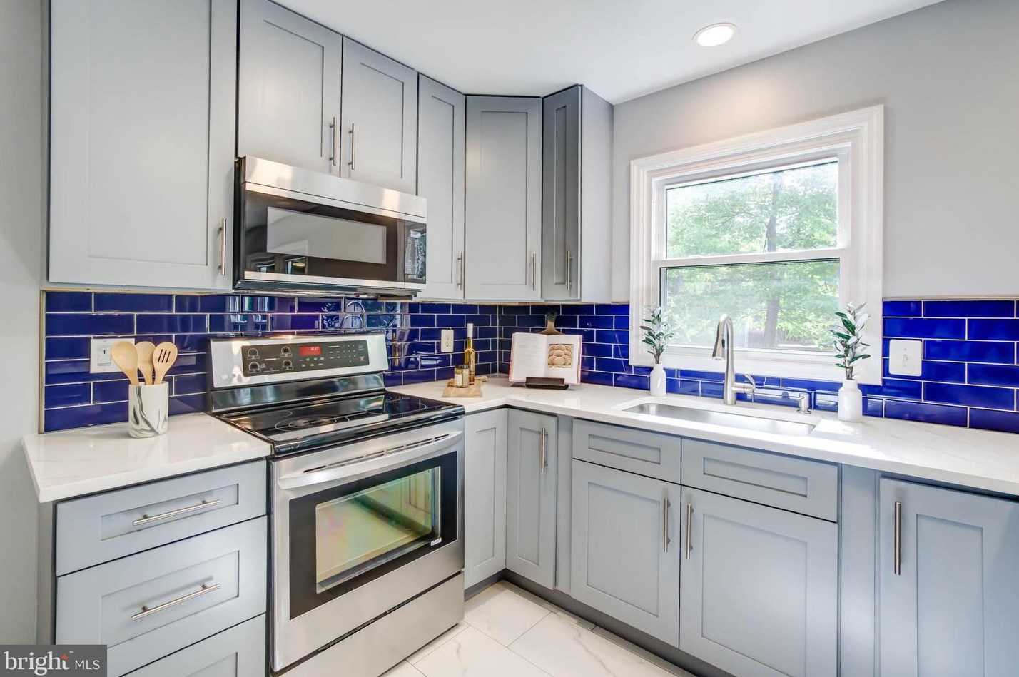 411 Tamarack Ln, Dulles VA  20164-2856 exterior