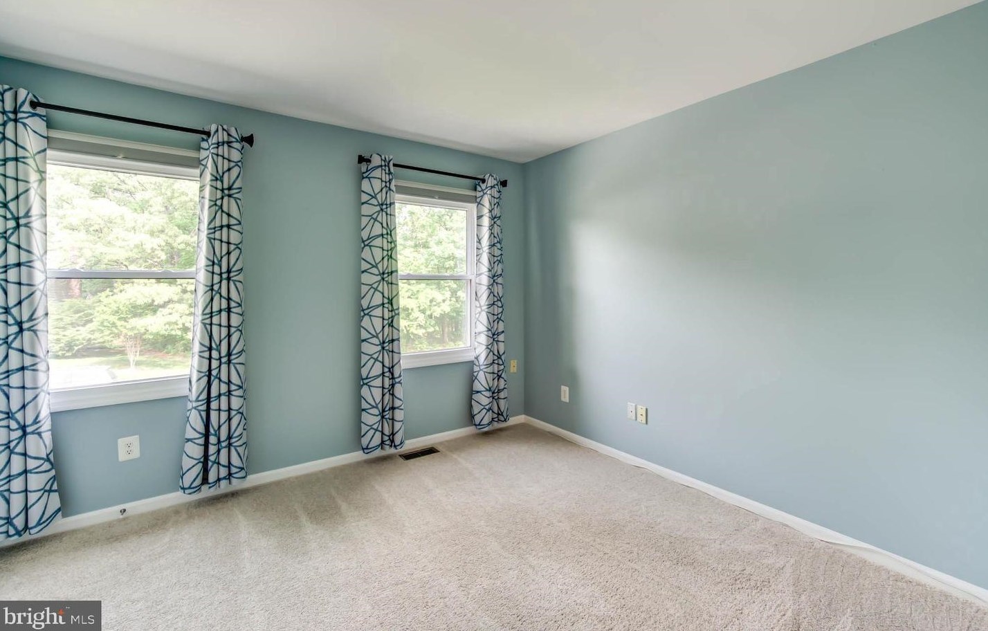 411 Tamarack Ln, Dulles VA  20164-2856 exterior