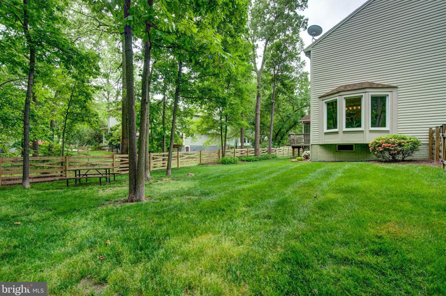 411 Tamarack Ln, Dulles VA  20164-2856 exterior