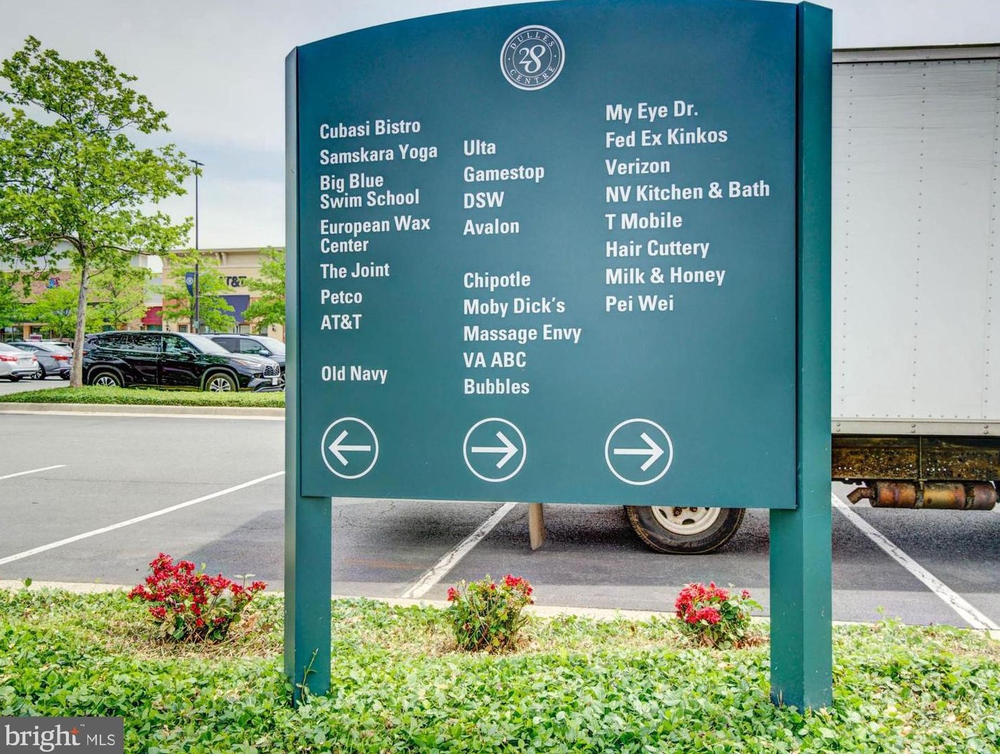 411 Tamarack Ln, Dulles VA  20164-2856 exterior
