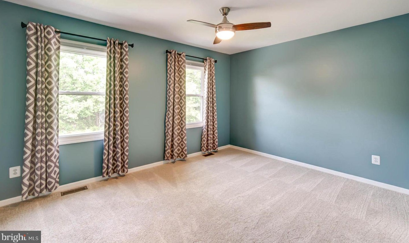 411 Tamarack Ln, Dulles VA  20164-2856 exterior