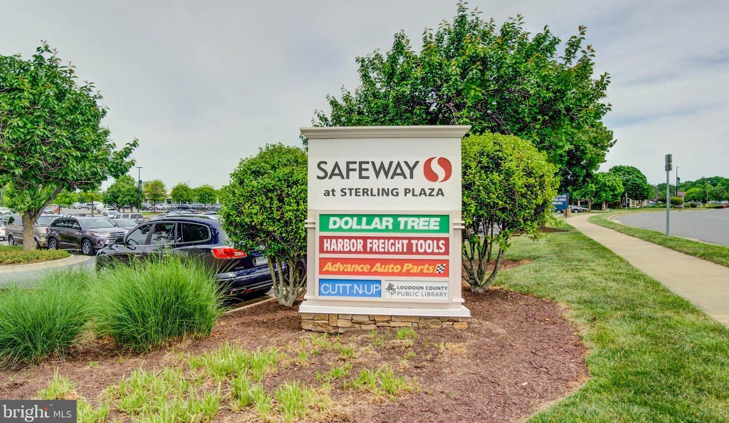 411 Tamarack Ln, Dulles VA  20164-2856 exterior