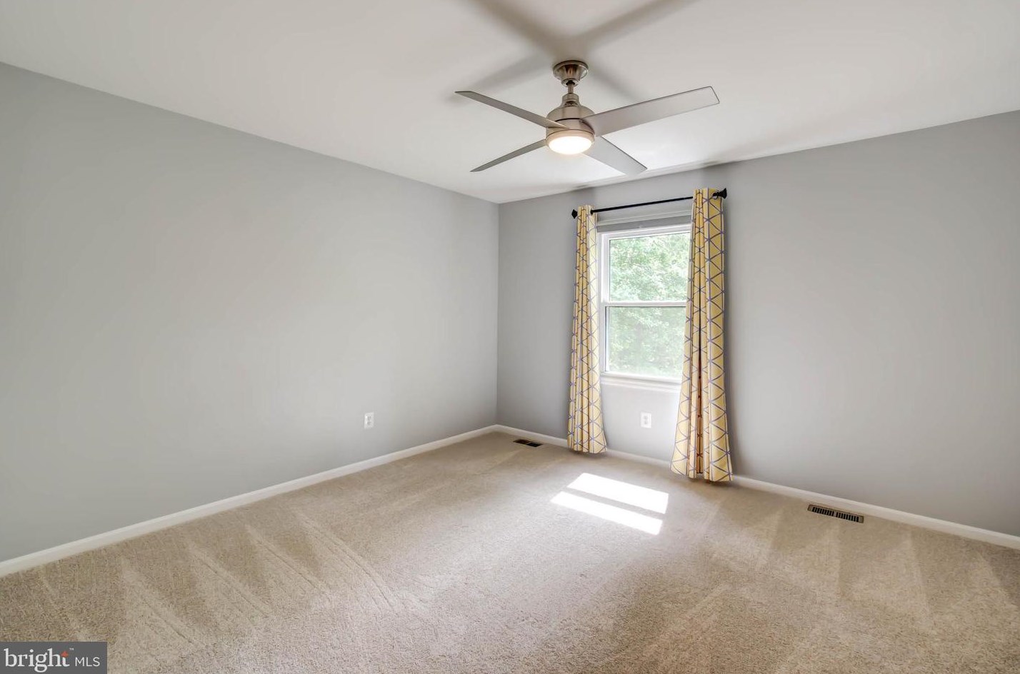 411 Tamarack Ln, Dulles VA  20164-2856 exterior