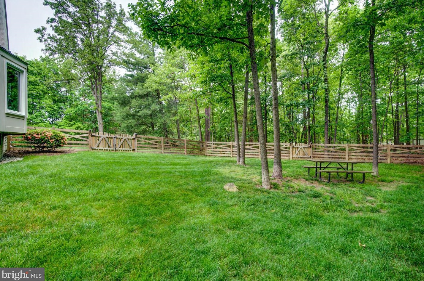 411 Tamarack Ln, Dulles VA  20164-2856 exterior