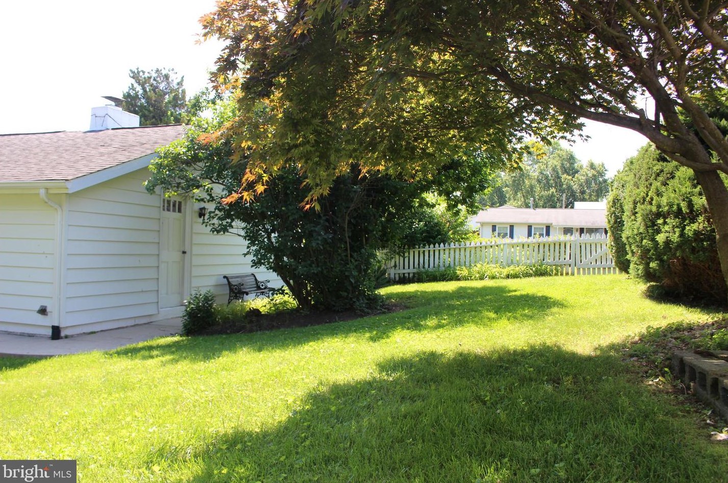 125 Cypress Rd, Dulles VA  20164-4004 exterior