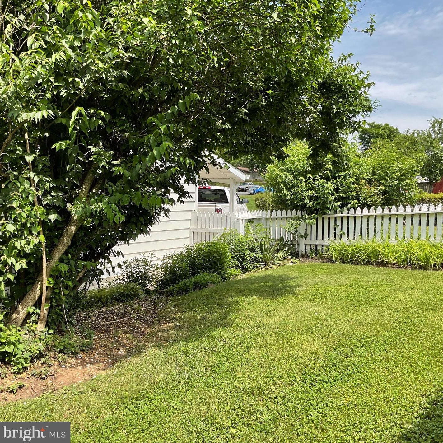 125 Cypress Rd, Dulles VA  20164-4004 exterior