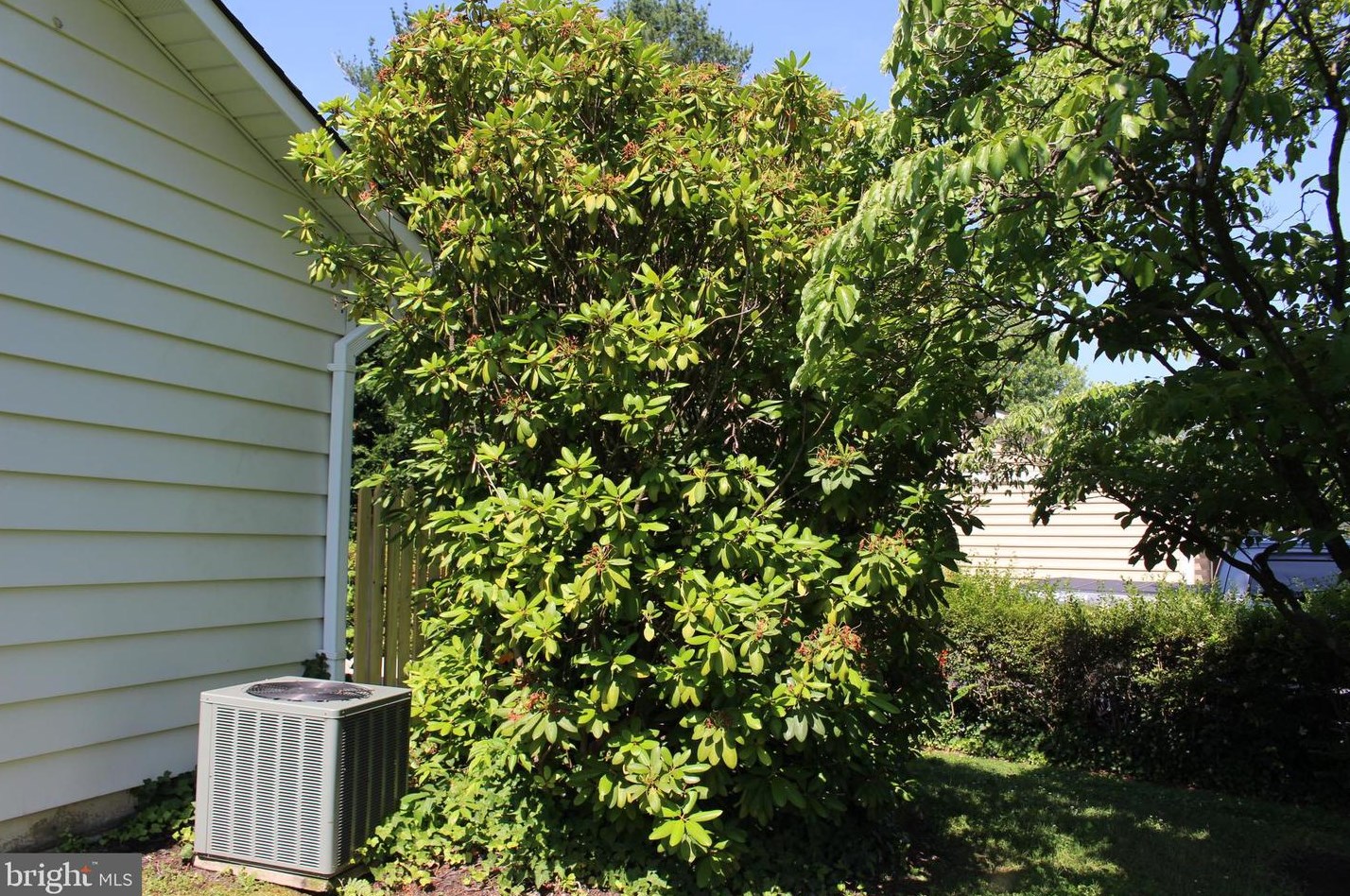 125 Cypress Rd, Dulles VA  20164-4004 exterior