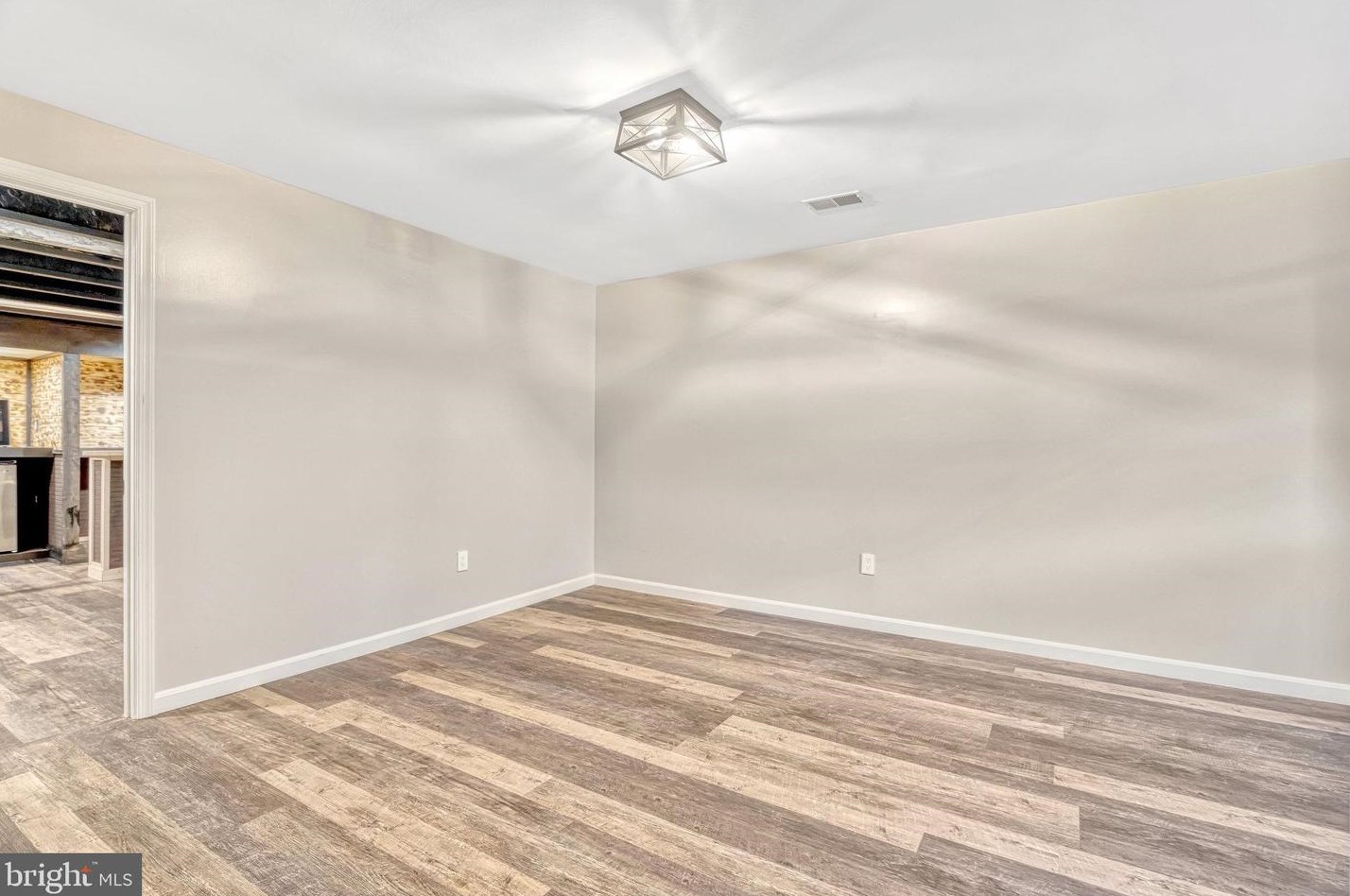 20764 Dewberry Ct, Ashburn VA 20147-4642 exterior