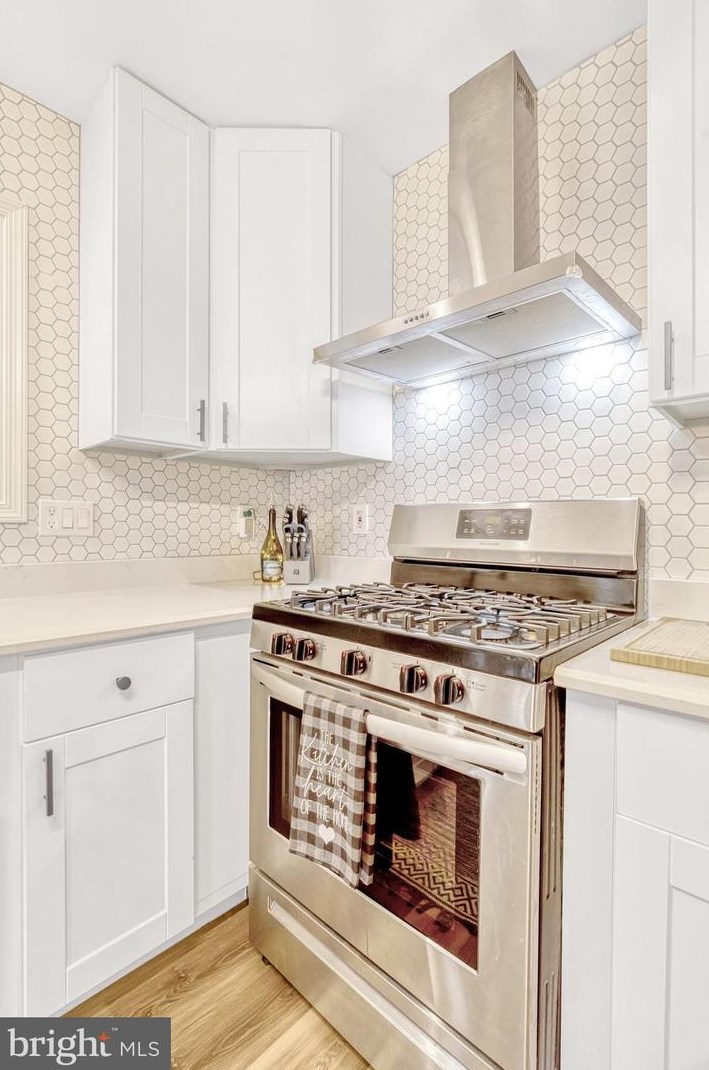 20764 Dewberry Ct, Ashburn VA 20147-4642 exterior