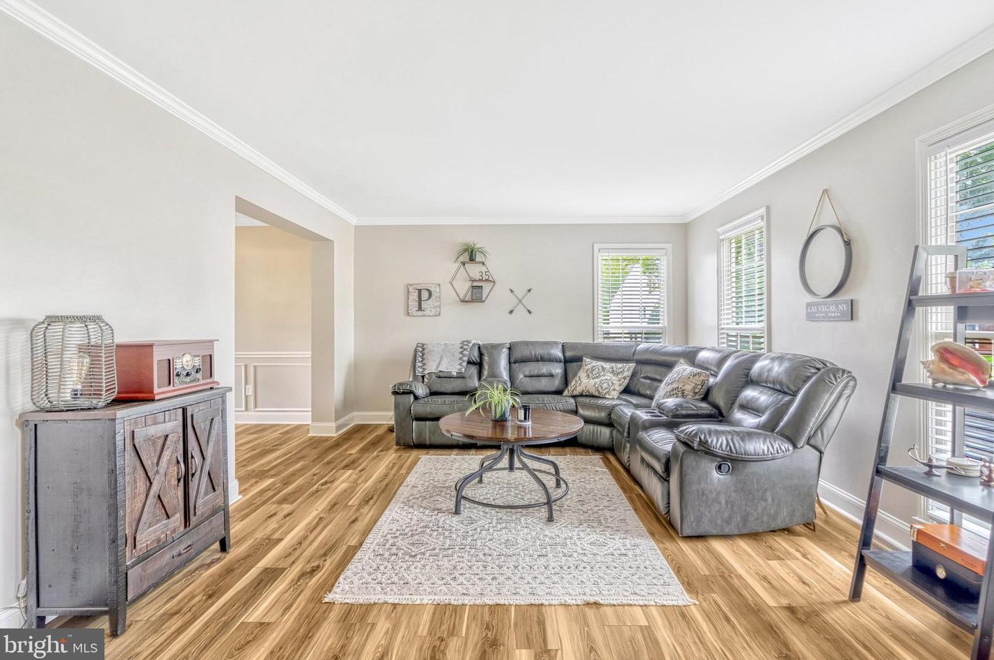 20764 Dewberry Ct, Ashburn VA 20147-4642 exterior