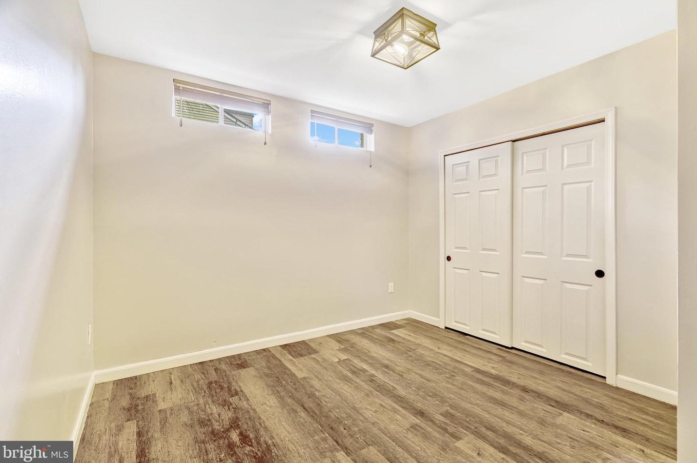 20764 Dewberry Ct, Ashburn VA 20147-4642 exterior