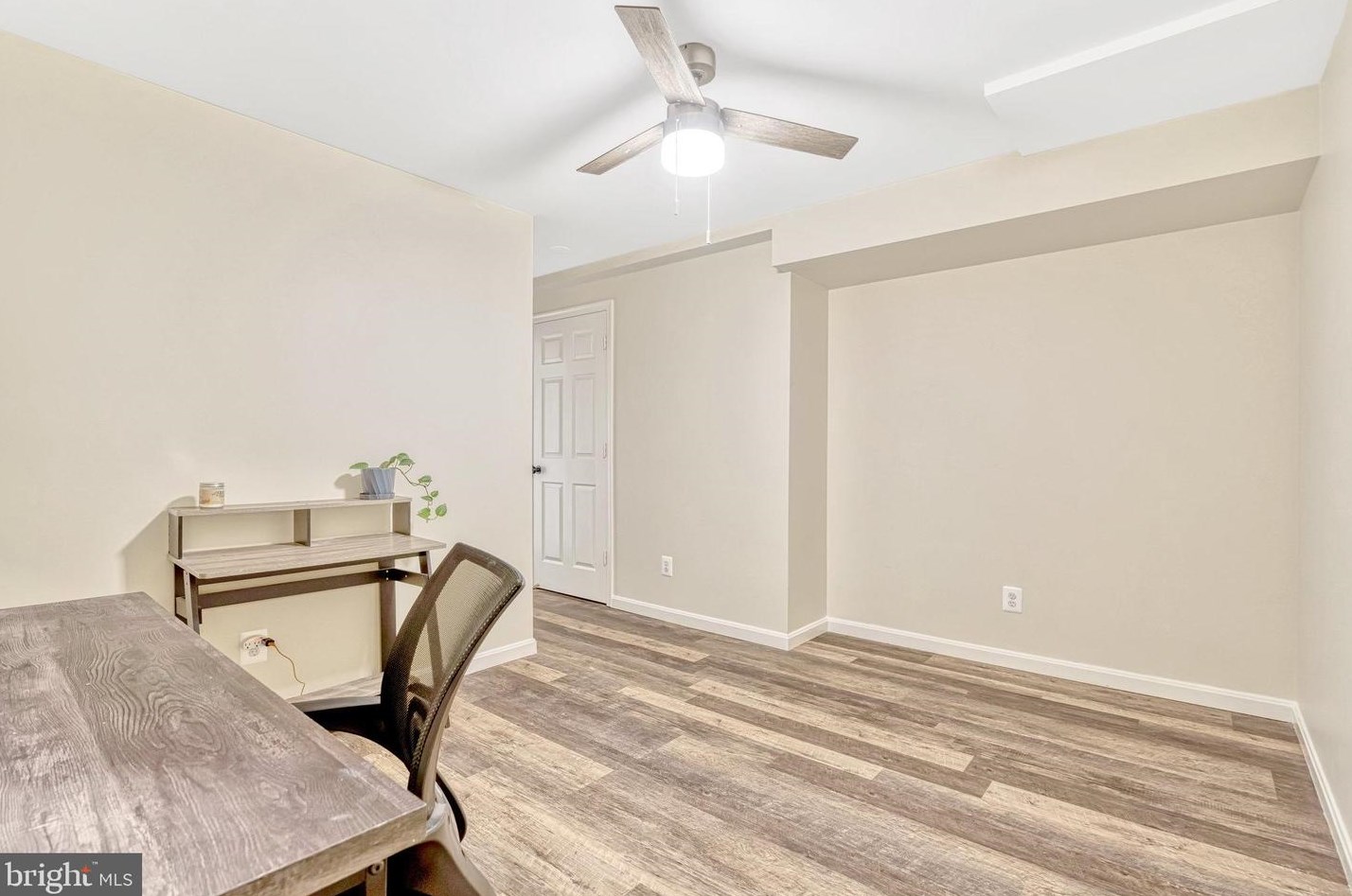 20764 Dewberry Ct, Ashburn VA 20147-4642 exterior