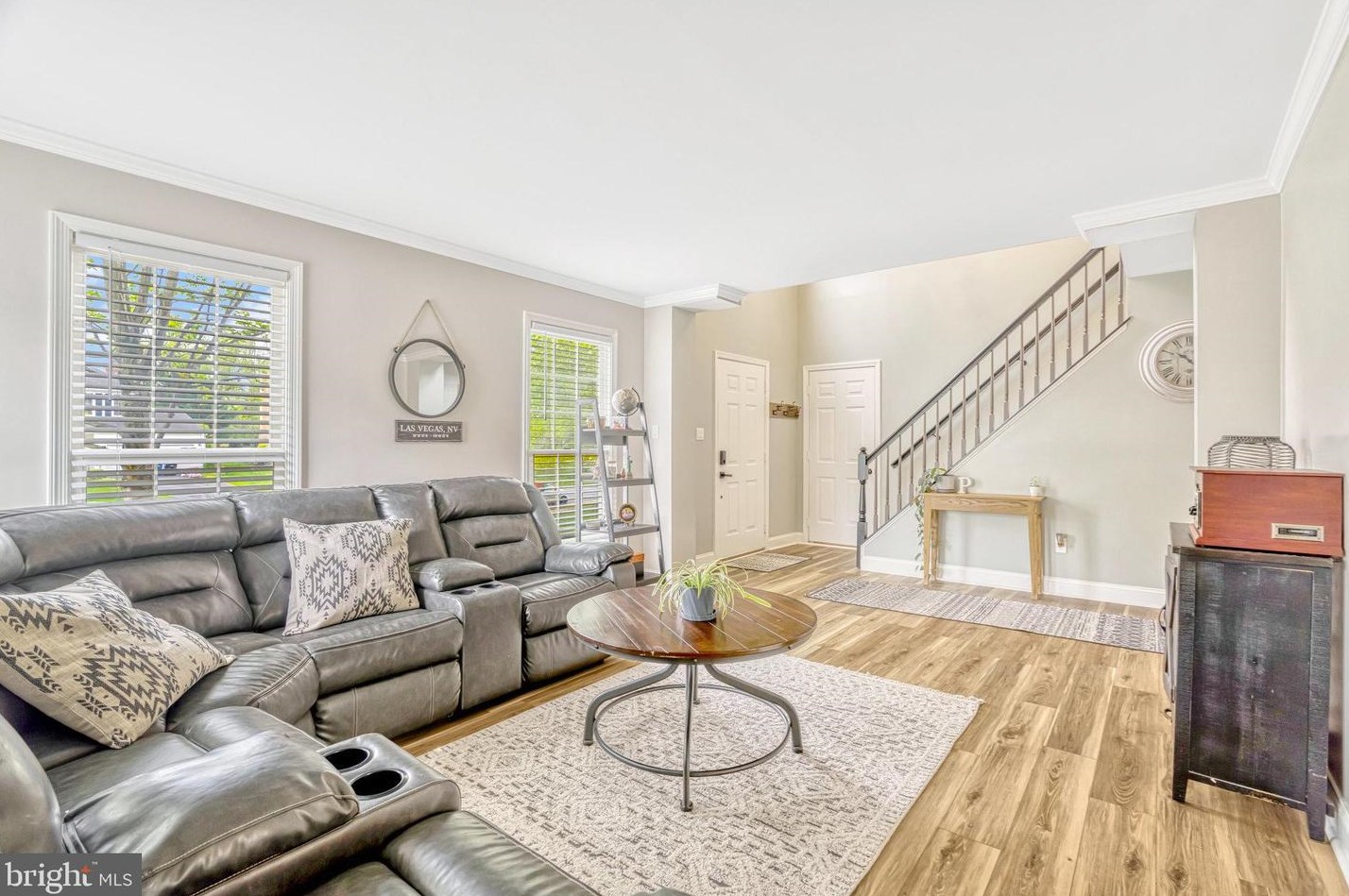 20764 Dewberry Ct, Ashburn VA 20147-4642 exterior