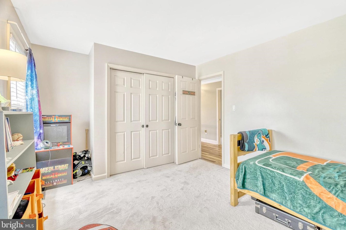 20764 Dewberry Ct, Ashburn VA 20147-4642 exterior