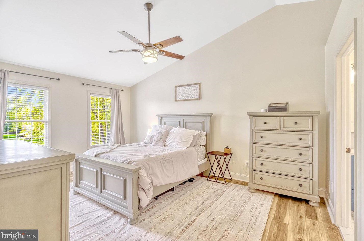 20764 Dewberry Ct, Ashburn VA 20147-4642 exterior