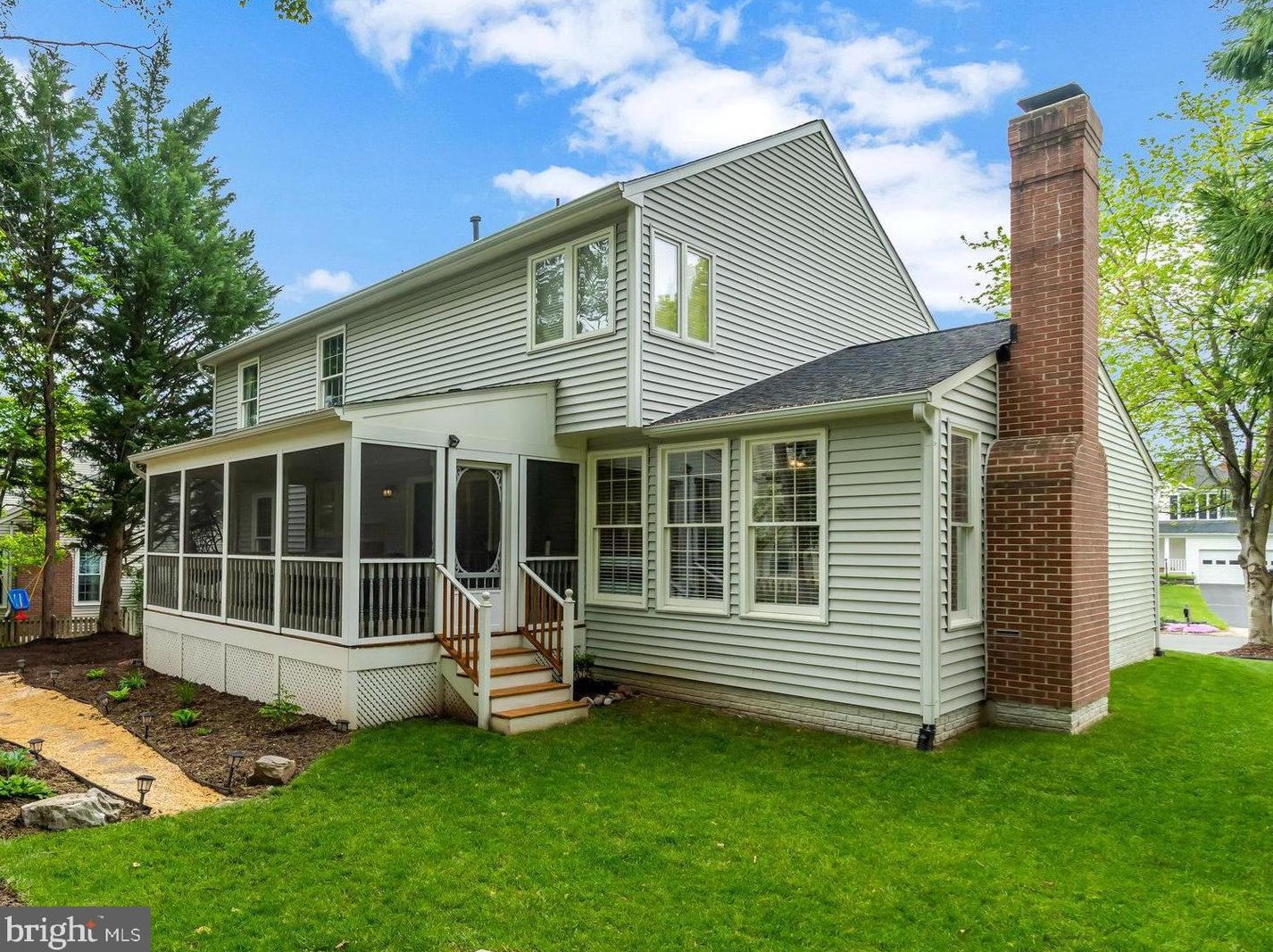 20764 Dewberry Ct, Ashburn VA 20147-4642 exterior