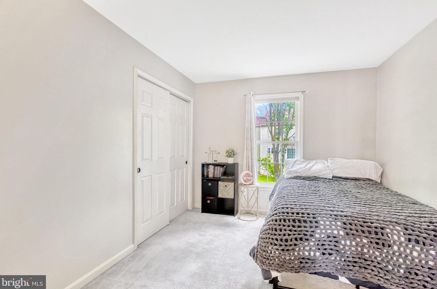 20764 Dewberry Ct, Ashburn VA 20147-4642 exterior