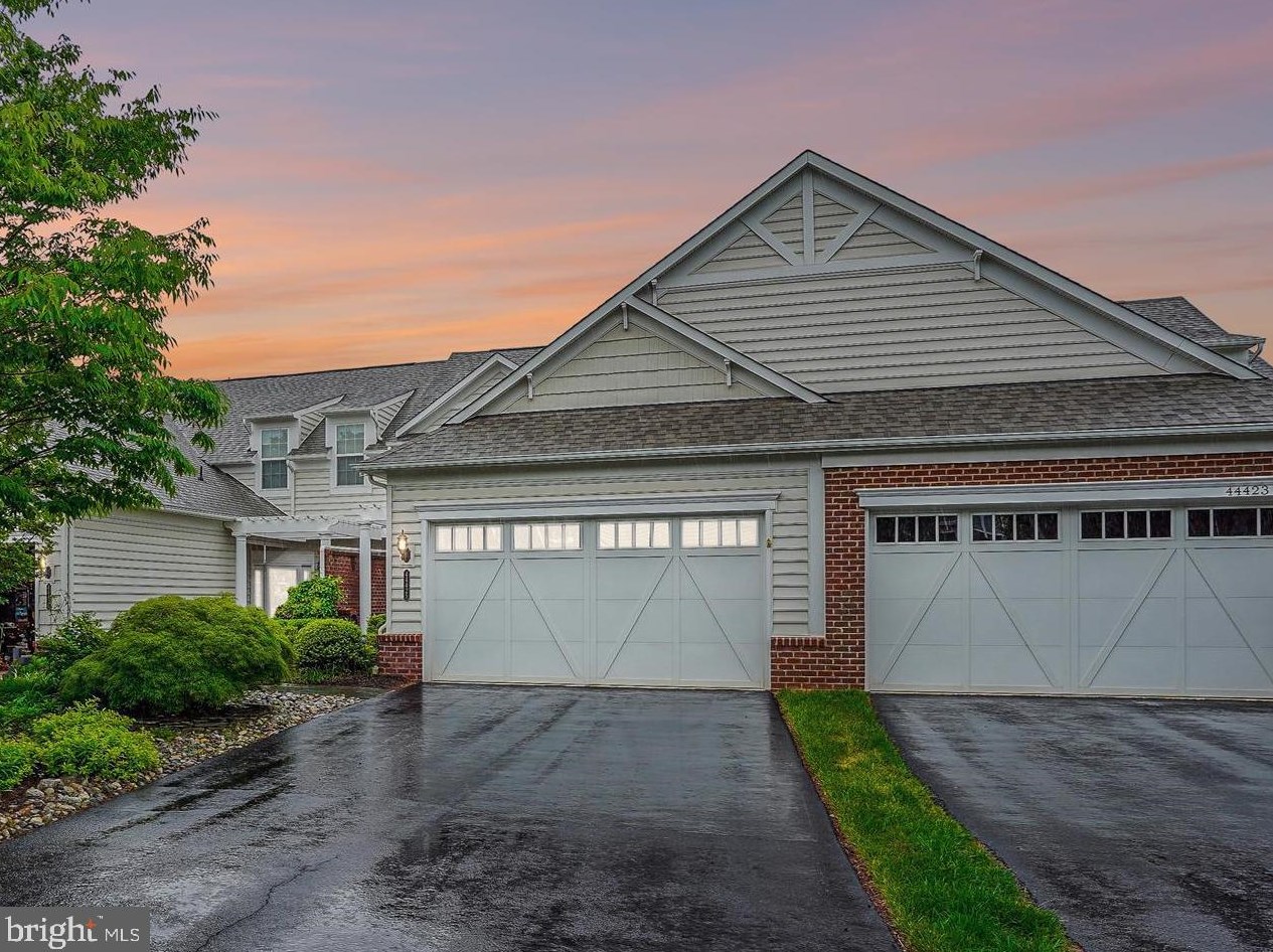 44425 Cruden Bay Dr, Ashburn, VA 20147