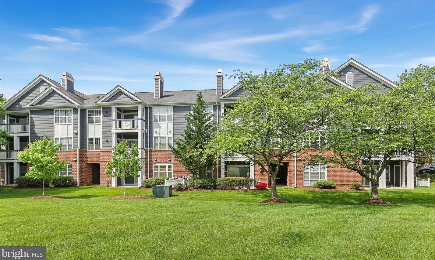 20273 Beechwood Ter, Ashburn VA  20147-2715 exterior