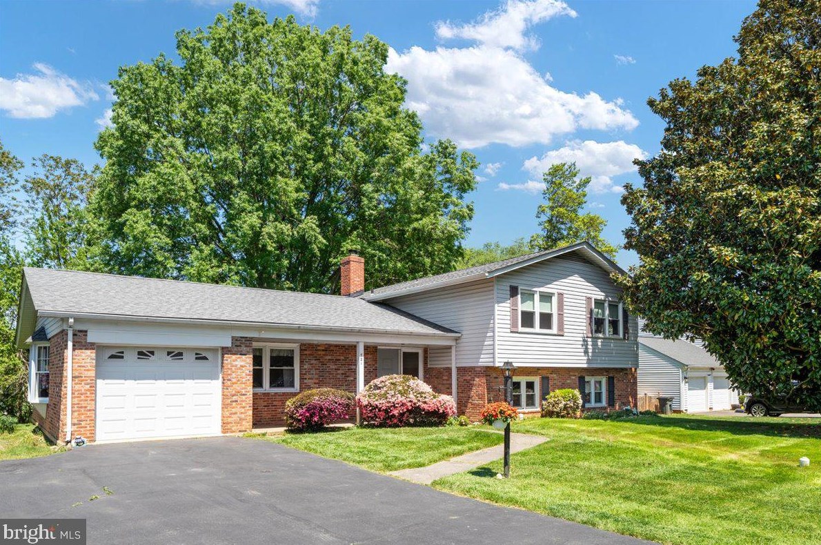 721 Country Club Dr, Purcellville, VA 20132-3044