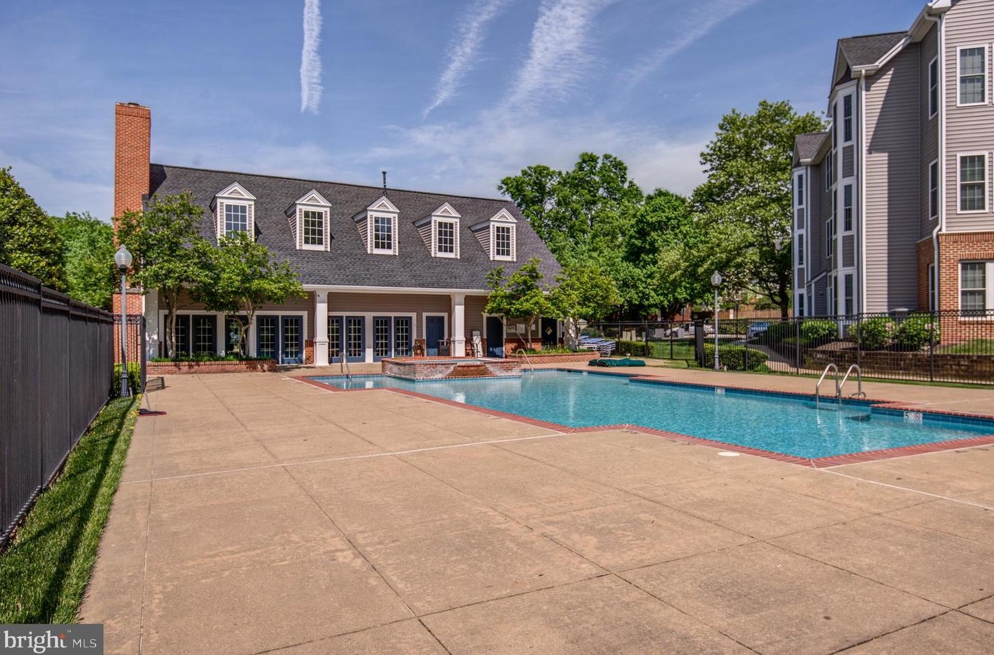20453 Chesapeake Sq, Dulles VA  20165-4349 exterior